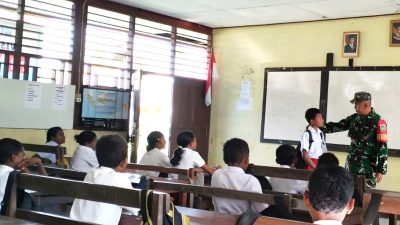 Babinsa Supiori Selatan Berikan Wasbang kepada Muris SD YPK Korido