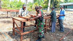Babinsa Bersama Masyarakat Kampung Opiyaref Membuat Bak Persemaian Sayuran