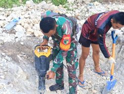 Babinsa Biak Kota Gotong-Royong Bantu Pembangunan Koperasi Merah Putih