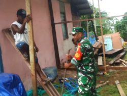 Babinsa Biak Barat Bantu Warga Bangun Garasi