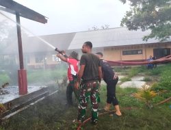 Tim Damkar Kodim 1708/BN Padamkan Kebakaran Gedung Perpustakaan SMP YPK 1 Biak