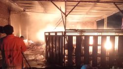 Diduga karena Konsleting Listrik, Rumah Usaha Paper Bag di Sawah Gede Ludes Terbakar